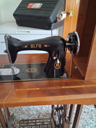 Máquina de coser Alfa S.A. vintage