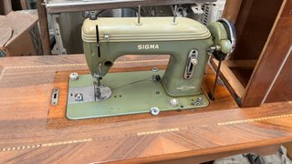 Máquina de coser Sigma antigua