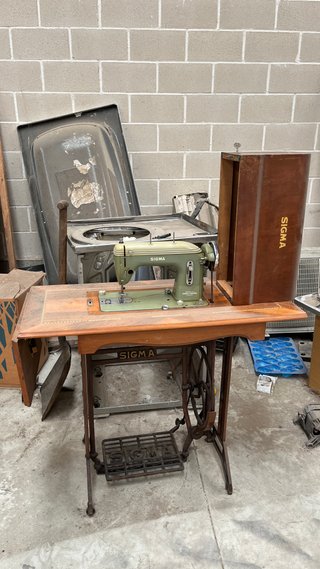 Máquina de coser Sigma antigua