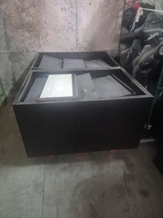Maniquíes,cajas y estanterias tienda
