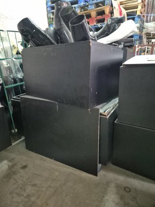 Maniquíes,cajas y estanterias tienda