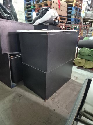 Maniquíes,cajas y estanterias tienda