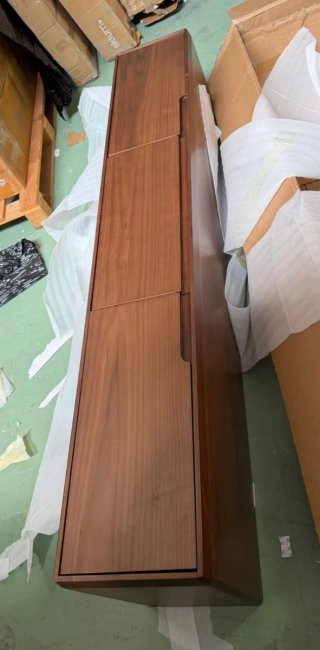 Sklum Mueble TV 180x45 cm en madera de chapa nogal