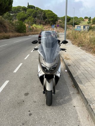 Maxi Scooter Gris y Negra