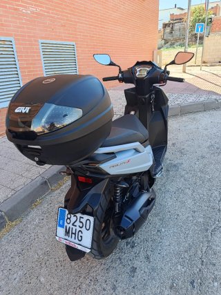 Moto Scooter azul agua