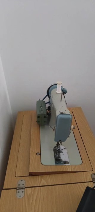 Máquina de coser Sigma año 1970 adaptada con motor