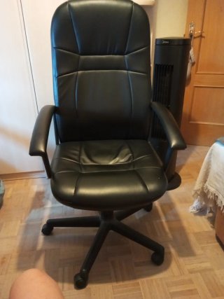 Silla de oficina negra