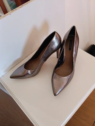 Zapatos de tacón Stradivarius plateados No envío.