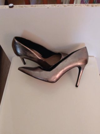 Zapatos de tacón Stradivarius plateados No envío.