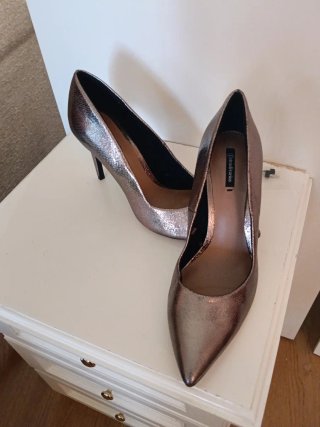 Zapatos de tacón Stradivarius plateados No envío.