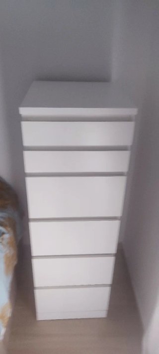 Cajonera Malm blanca con espejo