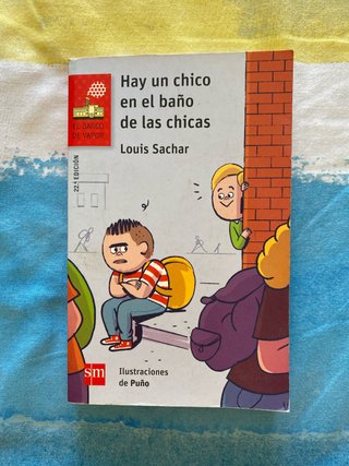 Hay Un Chico En El Baño de Las Chicas