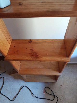 Estantería de madera