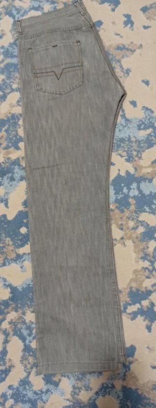 Pantalón vaquero gris