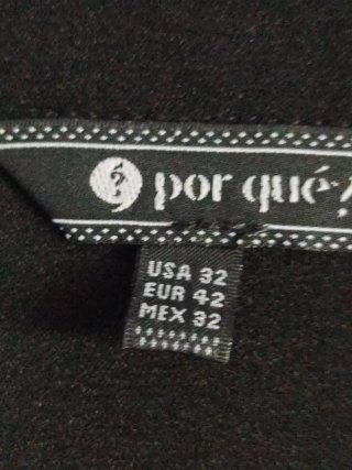 Blusa negra con detalles dorados
