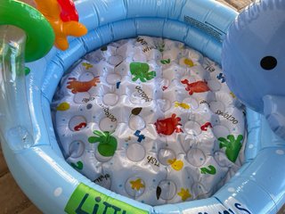 Piscina hinchable infantil con ballenas