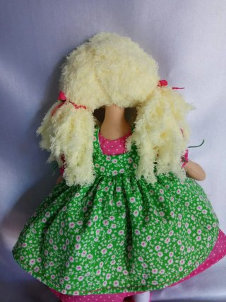 Muñeca de trapo hecha a mano