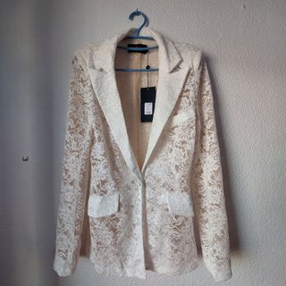 Traje de encaje blanco chaqueta y pantalón