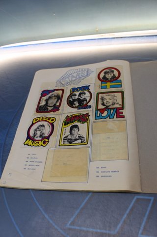 Álbum de cromos: Álbum de Escudos. DIDEC, 1981. Incompleto.