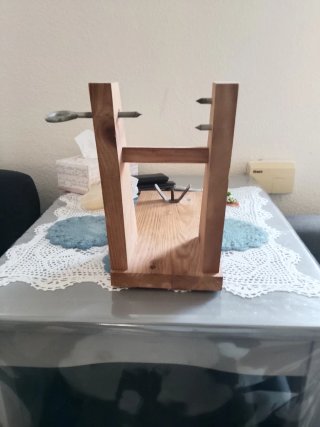 Jamonera de madera y metal