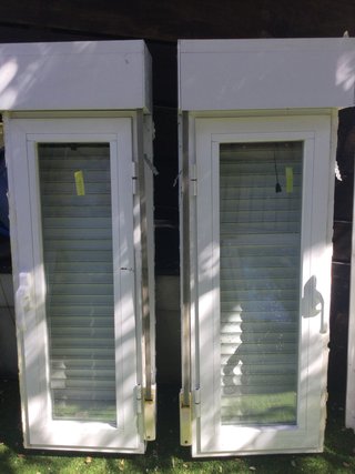 Ventanas aluminio con persiana y mosquitera.