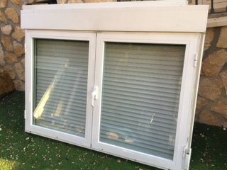 Ventanas aluminio con persiana y mosquitera.