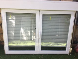 Ventanas aluminio con persiana y mosquitera.