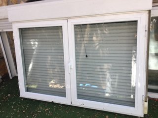 Ventanas aluminio con persiana y mosquitera.