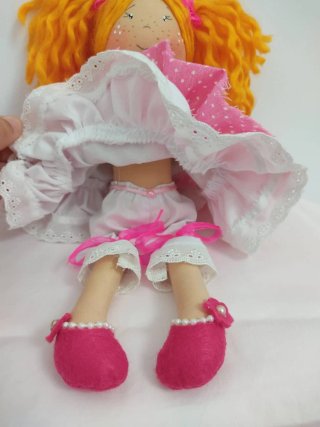 Muñeca de trapo hecha a mano