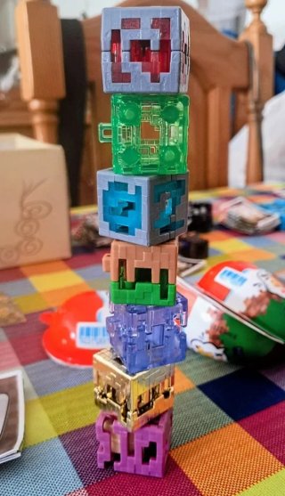 Cubos Minecraft Kinder Joy.