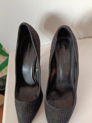 Zapatos de tacón negros brillantes. No envío.