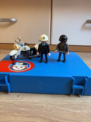 Playmobil Policía con Moto y Maletín 5891