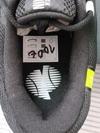 Zapatillas Nike Negras y Blancas