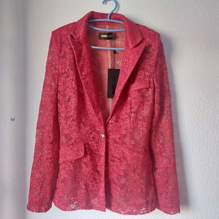 Traje de encaje rojo chaqueta y pantalón