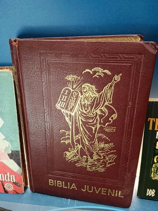 10 libros,  religiosos, eclesiásticos,con misales, diferentes editoriales