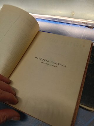 10 libros,  religiosos, eclesiásticos,con misales, diferentes editoriales