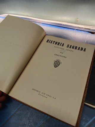 10 libros,  religiosos, eclesiásticos,con misales, diferentes editoriales
