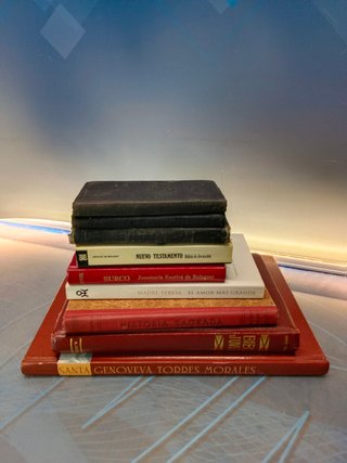 10 libros,  religiosos, eclesiásticos,con misales, diferentes editoriales