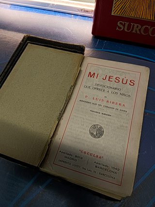 10 libros,  religiosos, eclesiásticos,con misales, diferentes editoriales