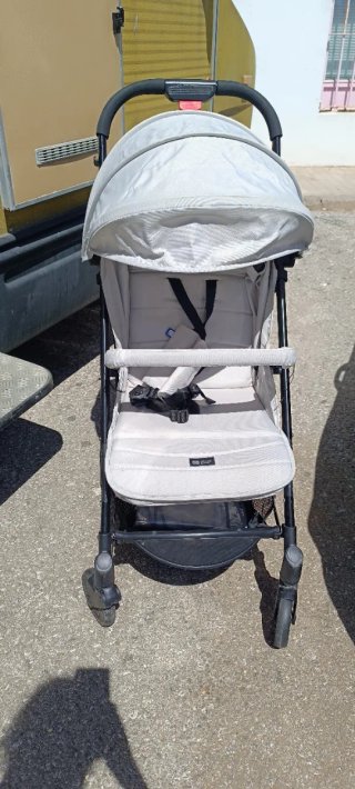 Carrito de bebé ligero gris claro