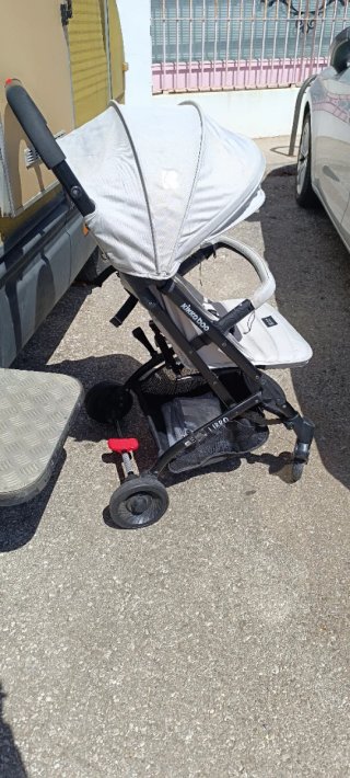 Carrito de bebé ligero gris claro