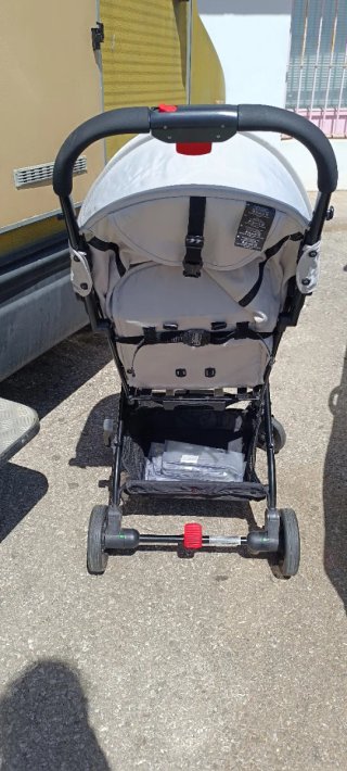 Carrito de bebé ligero gris claro