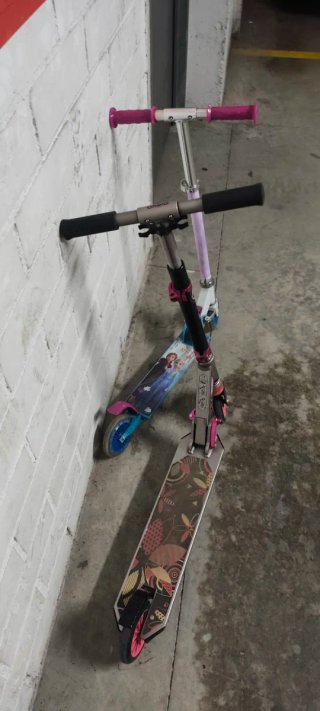 2 Monopattini Oxelo rosa e Frozen