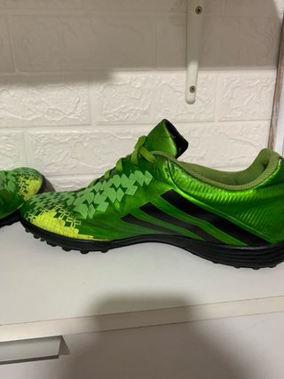 Botas de fútbol Adidas verdes