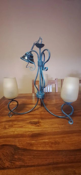 Lámpara de forja azul