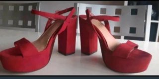Sandalias plataforma burdeos Stradivarius