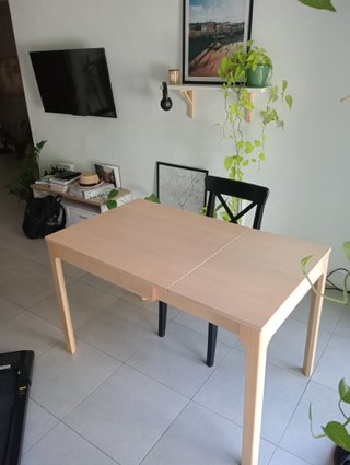 Mesa extensible de comedor de madera color beige