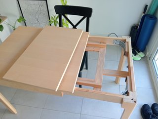 Mesa extensible de comedor de madera color beige