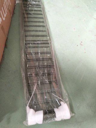 Mesa auxiliar para tumbona en acero Marietta SKLUM