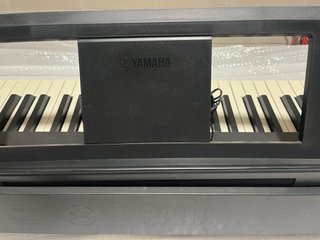 Piano Yamaha P45B + Atril + Soporte